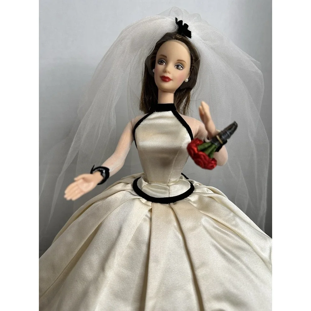 Vera Wang 1997 Barbie Doll Limited Edition Bride Wedding doll Display Doll
